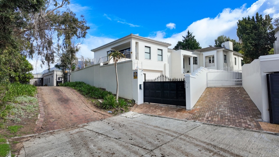 2 Bedroom Property for Sale in Bishopscourt Western Cape